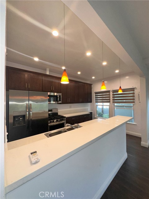 Detail Gallery Image 11 of 14 For 137 S Roxbury Dr, Beverly Hills,  CA 90212 - 1 Beds | 1 Baths