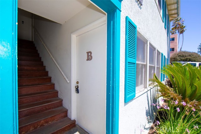 Detail Gallery Image 2 of 30 For 1906 Camino De La Costa #B,  Redondo Beach,  CA 90277 - 2 Beds | 1 Baths