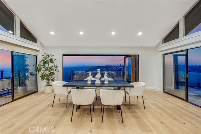 Detail Gallery Image 10 of 29 For 7655 Caminito Avola, La Jolla,  CA 92037 - 4 Beds | 2/1 Baths