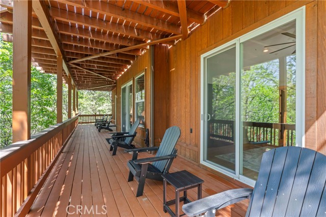 1019 Pintail Circle, Lake Arrowhead CA: https://media.crmls.org/medias/0f7508dd-9e0b-4792-b969-5ecb1da2dfae.jpg