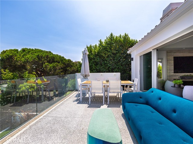 Detail Gallery Image 7 of 33 For 360 Hillcrest Street, El Segundo,  CA 90245 - 4 Beds | 4 Baths