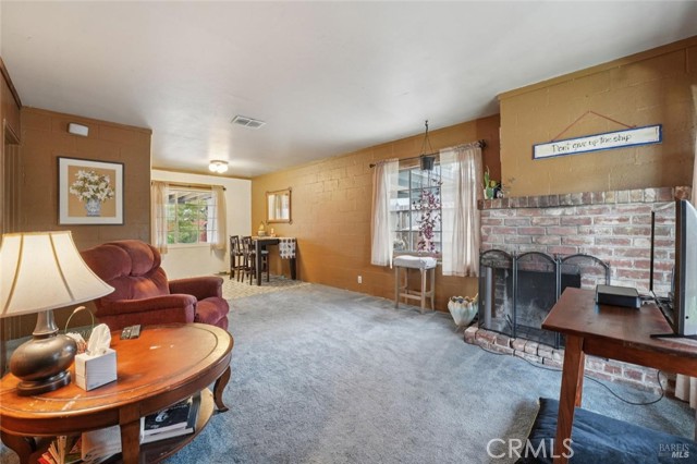 68 Glenwood Drive, Napa CA: https://media.crmls.org/medias/0f759afe-36e5-4eaf-89a1-b1c4daf95d2d.jpg