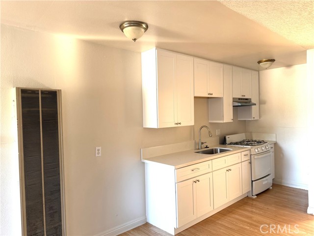 Detail Gallery Image 8 of 16 For 814 E Erna Ave #B,  La Habra,  CA 90631 - 3 Beds | 2 Baths