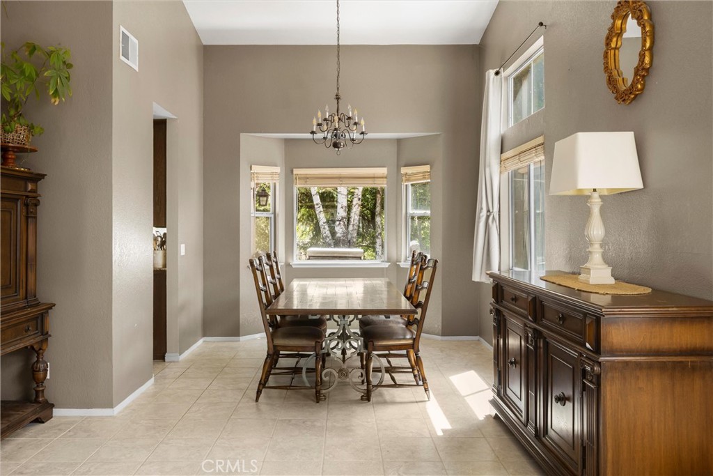 https://media.crmls.org/medias/0f7607ea-a7ef-4ecd-aef5-cbc1e33336dd.jpg?preset=X-Large
