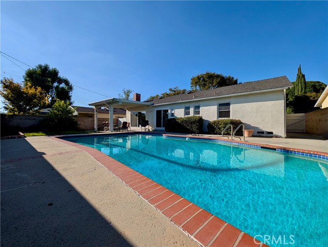 Detail Gallery Image 2 of 26 For 18938 Prairie St, Northridge,  CA 91324 - 4 Beds | 2 Baths