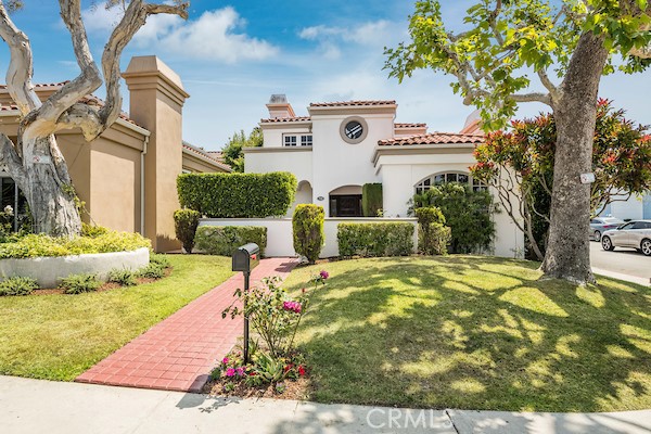 750 14th Street, Manhattan Beach, California 90266, 4 Bedrooms Bedrooms, ,3 BathroomsBathrooms,Residential,Sold,14th,SB22087910