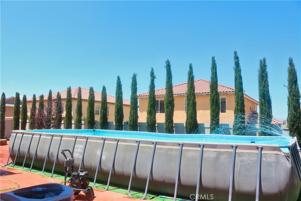 https://media.crmls.org/medias/0f77b183-23d4-49dc-96e0-ce26840fe7a1.jpg?preset=X-Large