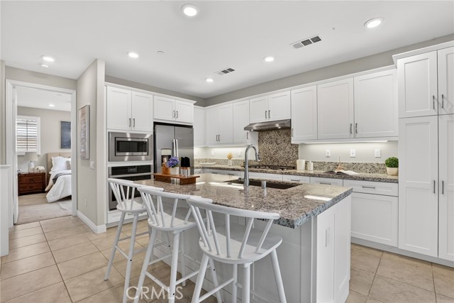 Detail Gallery Image 8 of 36 For 20506 Galloway Dr, Saugus,  CA 91350 - 3 Beds | 3 Baths