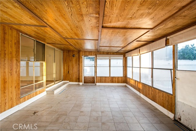 645 S Archer Street, Anaheim CA: https://media.crmls.org/medias/0f78ae46-d291-41dc-8648-eae535e25131.jpg