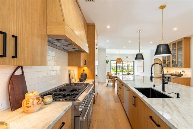 223 Orchid Avenue, Corona del Mar CA: https://media.crmls.org/medias/0f794570-74db-4175-b74a-467af2b8b0b5.jpg