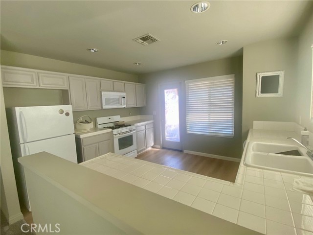 Detail Gallery Image 6 of 9 For 5169 Split Rock Ave, Twentynine Palms,  CA 92277 - 4 Beds | 2 Baths