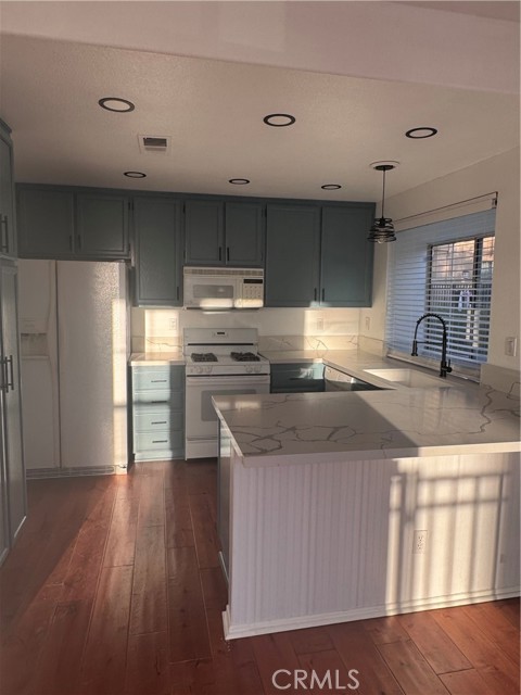 Detail Gallery Image 4 of 19 For 31 Waxwing Ln, Aliso Viejo,  CA 92656 - 2 Beds | 2/1 Baths