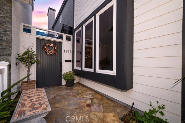 Image 8 of 72 For 1713 Electric Avenue