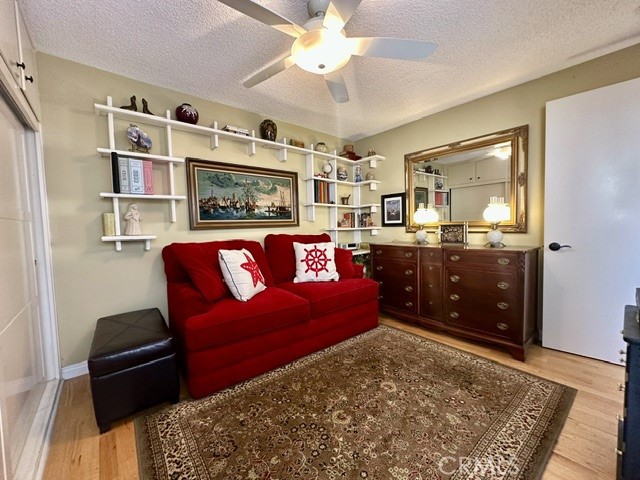13040 Del Monte Drive, Seal Beach CA: https://media.crmls.org/medias/0f7a76d8-0f84-4197-abe1-17b7d91891bc.jpg