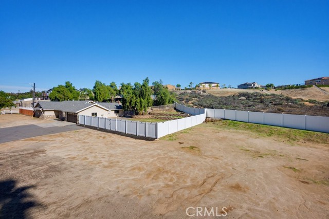 17380 Mockingbird Canyon, Riverside CA: https://media.crmls.org/medias/0f7b3511-b6a5-4130-aa3c-f3e491c05899.jpg