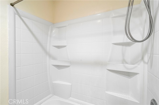 Detail Gallery Image 15 of 21 For 10520 Lakeside Dr #E,  Garden Grove,  CA 92840 - 1 Beds | 1 Baths