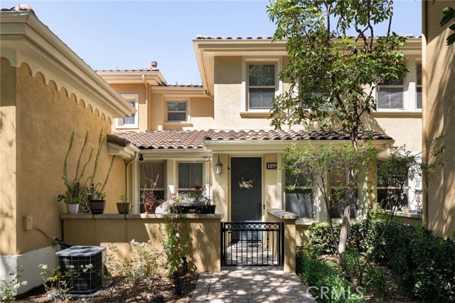 Detail Gallery Image 2 of 26 For 189 Groveland, Irvine,  CA 92620 - 2 Beds | 2/1 Baths