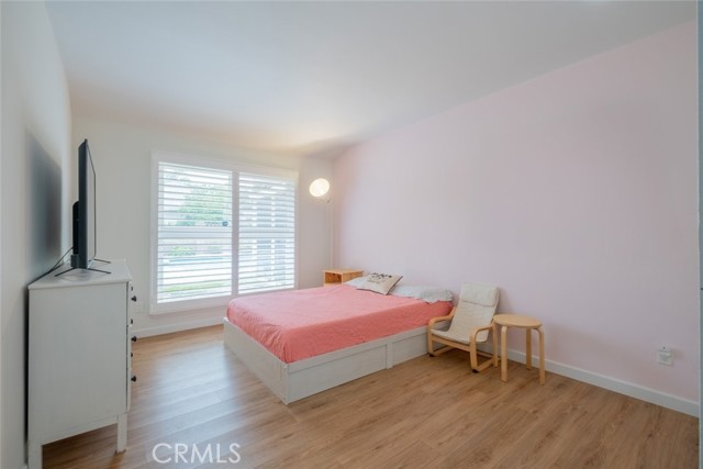 Detail Gallery Image 25 of 32 For 23100 Mulholland Dr, Woodland Hills,  CA 91364 - 4 Beds | 2 Baths