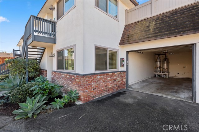 Detail Gallery Image 16 of 39 For 2048 Garden Ln, Costa Mesa,  CA 92627 - 7 Beds | 4 Baths