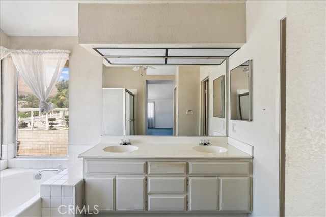 7524 Sunny Ridge, Highland CA: https://media.crmls.org/medias/0f7d4736-727e-4d48-aead-079484874748.jpg