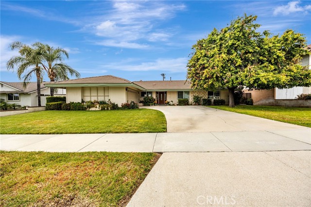 1363 N San Antonio Ave, Upland CA: https://media.crmls.org/medias/0f7d69e1-fffa-4e5f-9710-4eb03924a1b6.jpg