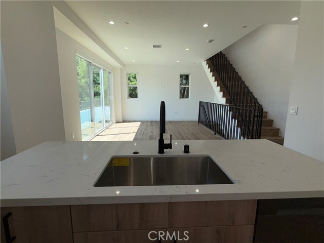 5044 Laurel Canyon Boulevard, Valley Village CA: https://media.crmls.org/medias/0f7f09e4-4506-4ad4-b4c8-30e5d3dd8f43.jpg