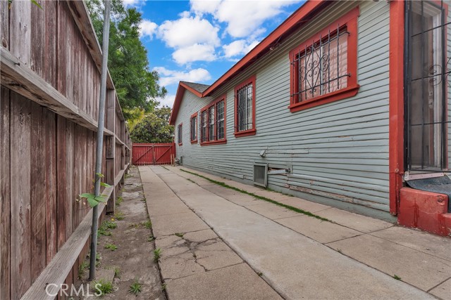 4154 S Harvard Blvd, Los Angeles CA: https://media.crmls.org/medias/0f7f4bd4-445a-4576-a574-95a1fe54d2f9.jpg
