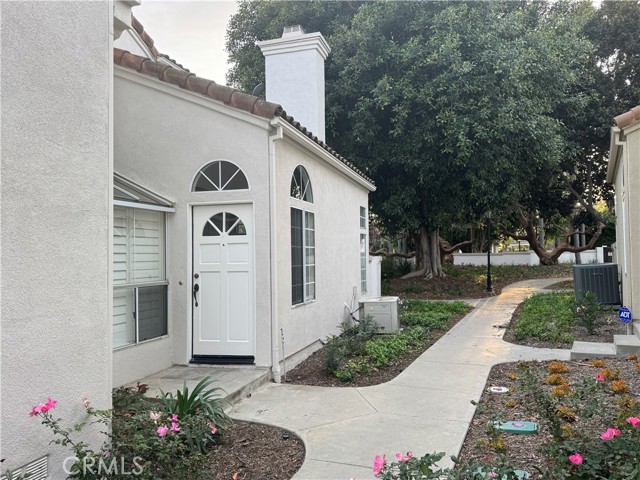 Detail Gallery Image 2 of 20 For 27 Alcoba, Irvine,  CA 92614 - 3 Beds | 2/1 Baths