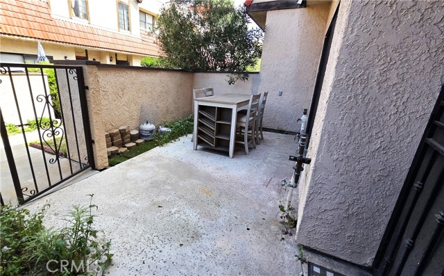 Detail Gallery Image 13 of 17 For 27657 Ironstone Dr #2,  Canyon Country,  CA 91387 - 2 Beds | 2/1 Baths