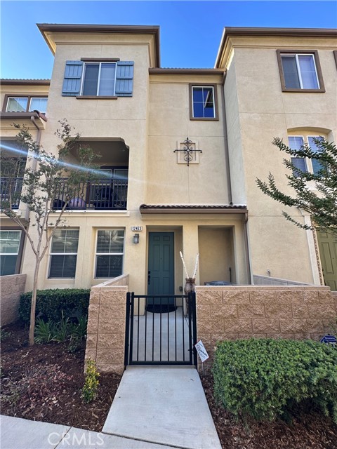 12463 Phoenix Court, Eastvale CA: https://media.crmls.org/medias/0f813338-bf3d-4008-8ef5-2143bc7e5bfe.jpg
