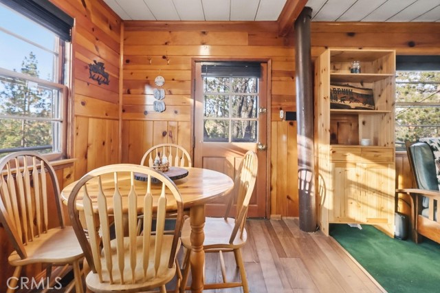 Detail Gallery Image 10 of 16 For 1053 Bruin, Fawnskin,  CA 92333 - 2 Beds | 1 Baths