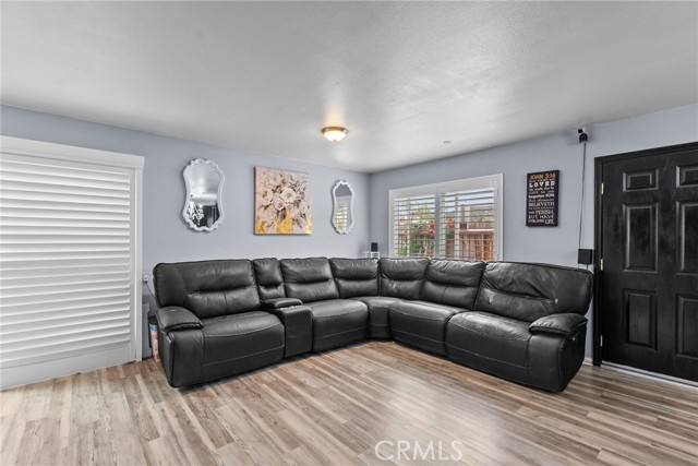 26120 Goldman Place, Saugus CA: https://media.crmls.org/medias/0f818285-c4ab-4794-ab91-7d04b0f12d40.jpg