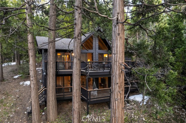 Detail Gallery Image 2 of 31 For 109 N Grass Valley Rd, Lake Arrowhead,  CA 92352 - 3 Beds | 2 Baths