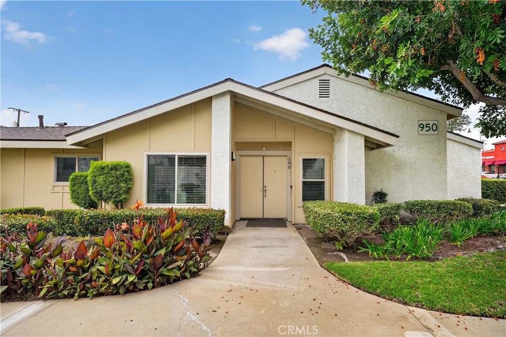950 E La Habra #100