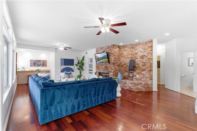 Image 12 of 53 For 24345 La Homa