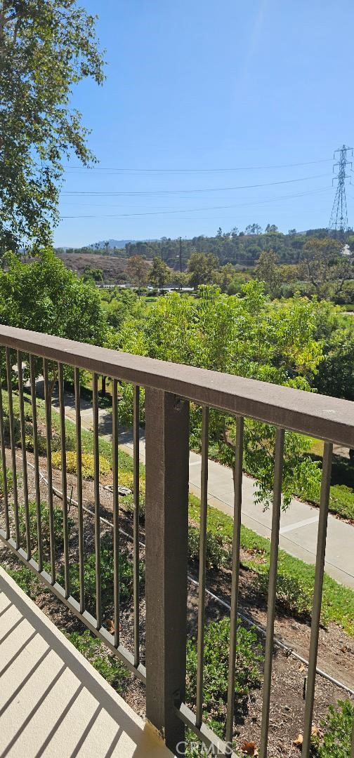 Detail Gallery Image 5 of 19 For 25561 Indian Hill Ln #V,  Laguna Hills,  CA 92653 - 2 Beds | 2 Baths