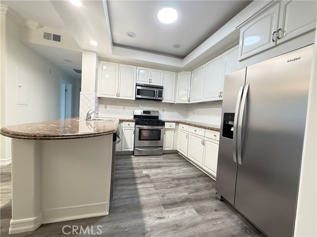 Detail Gallery Image 12 of 28 For 414 E Valencia Ave #111,  Burbank,  CA 91501 - 3 Beds | 3 Baths