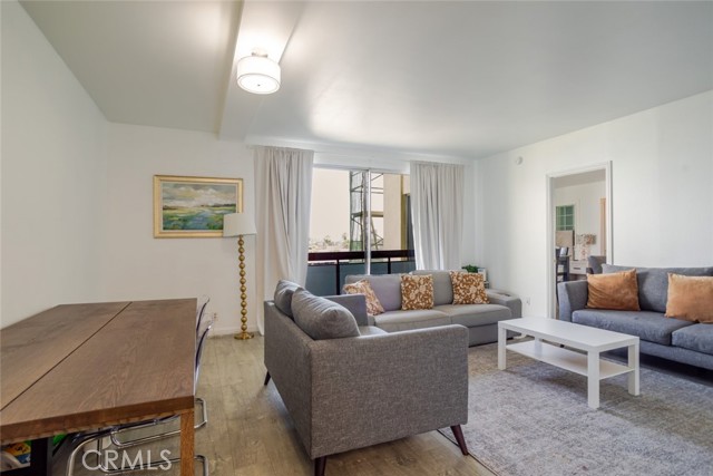 Detail Gallery Image 8 of 29 For 321 S San Vicente Bld #505,  Los Angeles,  CA 90048 - 1 Beds | 2 Baths