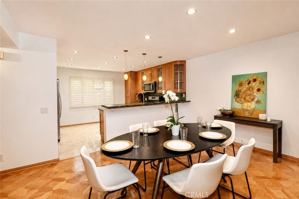 https://media.crmls.org/medias/0f840dd4-a8c8-493b-8c3a-7c4f4a96974a.jpg?preset=X-Large
