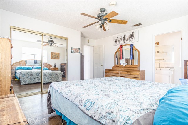 Detail Gallery Image 13 of 28 For 25835 Desert View Rd, Apple Valley,  CA 92308 - 3 Beds | 2 Baths