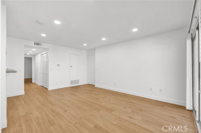 Detail Gallery Image 3 of 23 For 710 5th St, Hermosa Beach,  CA 90254 - 2 Beds | 2 Baths