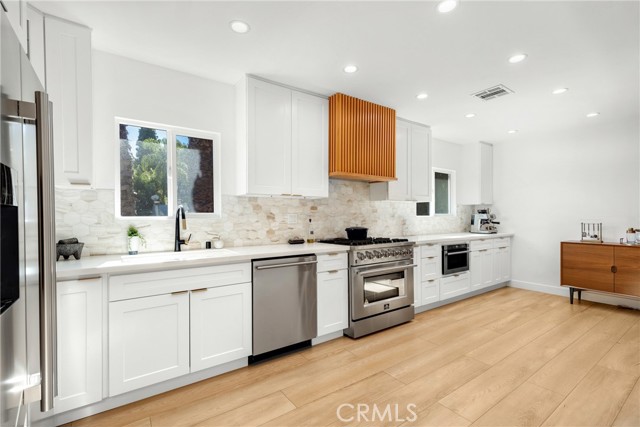 3181 Cadet Ct, Los Angeles, CA 90068 photo 8