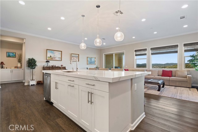 Detail Gallery Image 12 of 66 For 18619 Cedar Crest Dr, Canyon Country,  CA 91387 - 3 Beds | 2/1 Baths