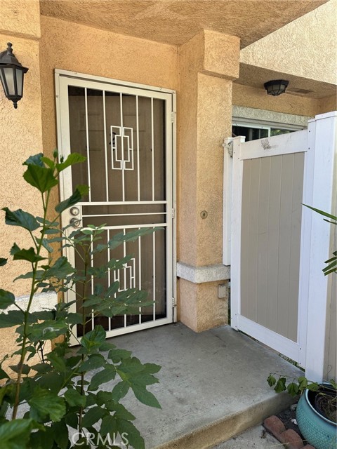 Detail Gallery Image 4 of 7 For 4004 Rosemead Bld #2,  Pico Rivera,  CA 90660 - 3 Beds | 2/1 Baths