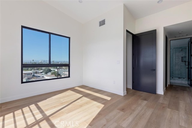 5443 1/2 Blackwelder, Los Angeles CA: https://media.crmls.org/medias/0f862aae-7679-496f-b2fd-c21c28a95ab7.jpg