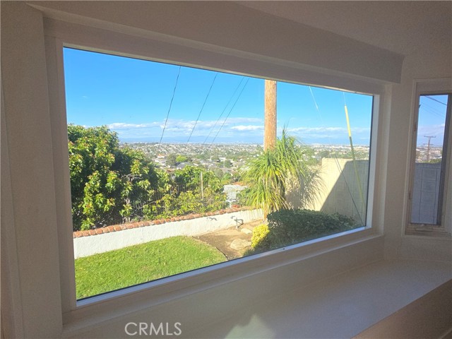Detail Gallery Image 25 of 36 For 341 Avenida Atezada, Redondo Beach,  CA 90277 - 3 Beds | 2 Baths