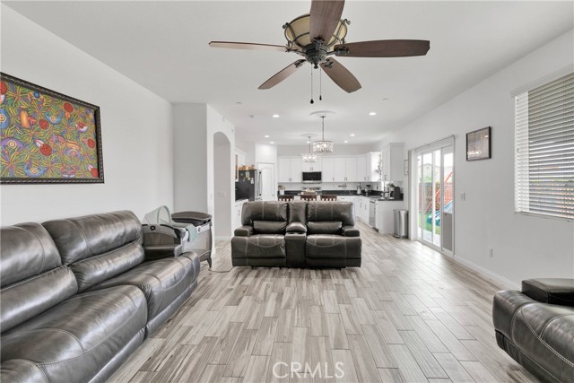 Detail Gallery Image 14 of 49 For 13458 Snowdrop Ct, Victorville,  CA 92394 - 5 Beds | 3 Baths