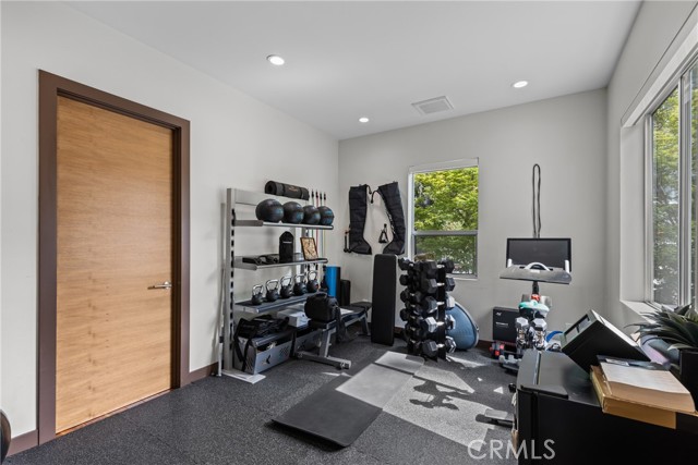 16424 Marbro Drive, Encino CA: https://media.crmls.org/medias/0f87c0e3-3d69-4dd8-80dd-d69436bfce08.jpg