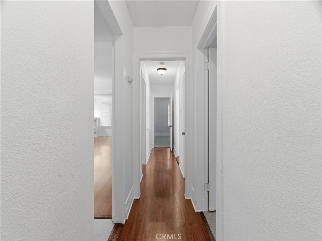 https://media.crmls.org/medias/0f882a90-66d0-47a7-a6d2-e8d9781f30fc.jpg?preset=X-Large