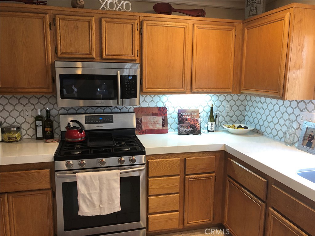 https://media.crmls.org/medias/0f892876-fe46-4419-84d1-1ba33ae43be4.jpg?preset=X-Large